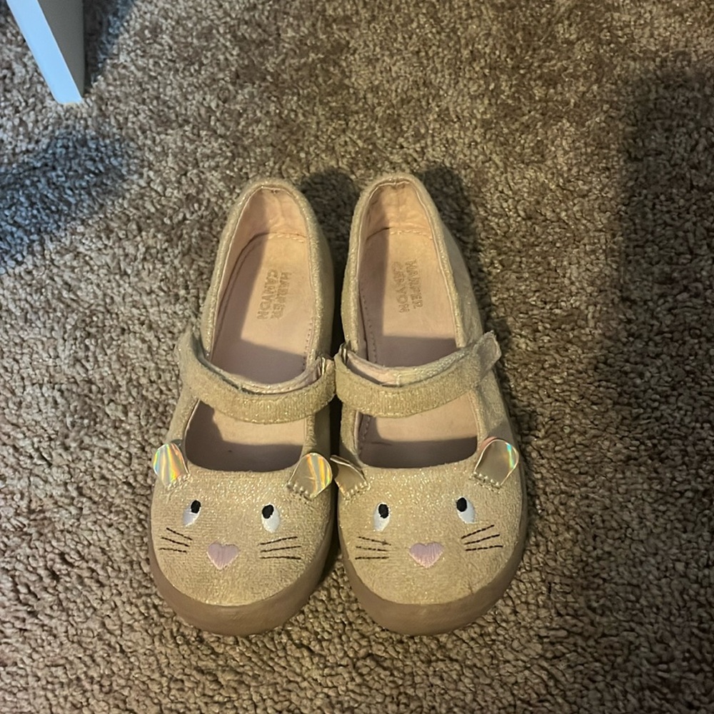 Girls sued  shimmery mouse shoes size 11
